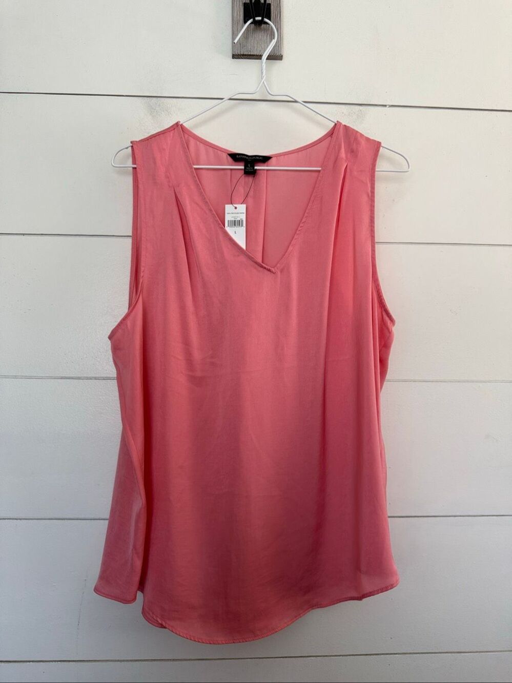Banana Republic Women’s Large Pink Vneck Tank Top New